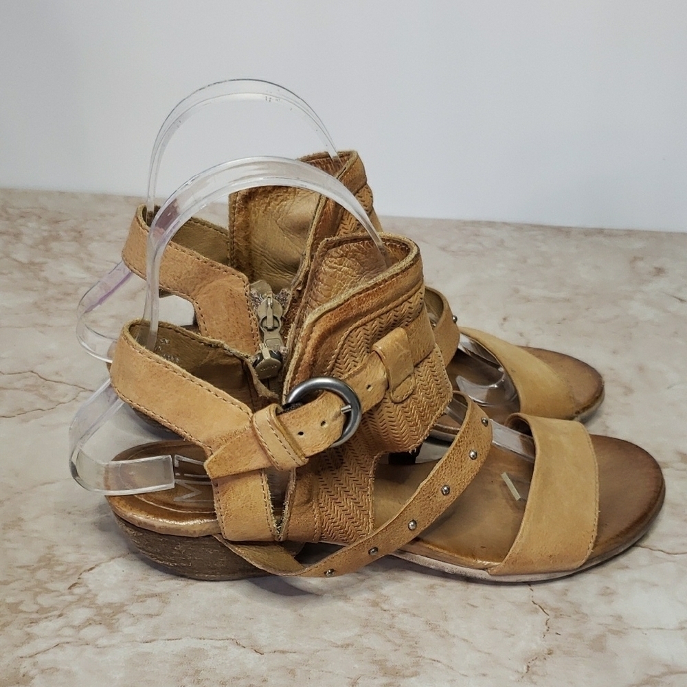 Stylish Tan Sandals for Women - Picture 3 of 7